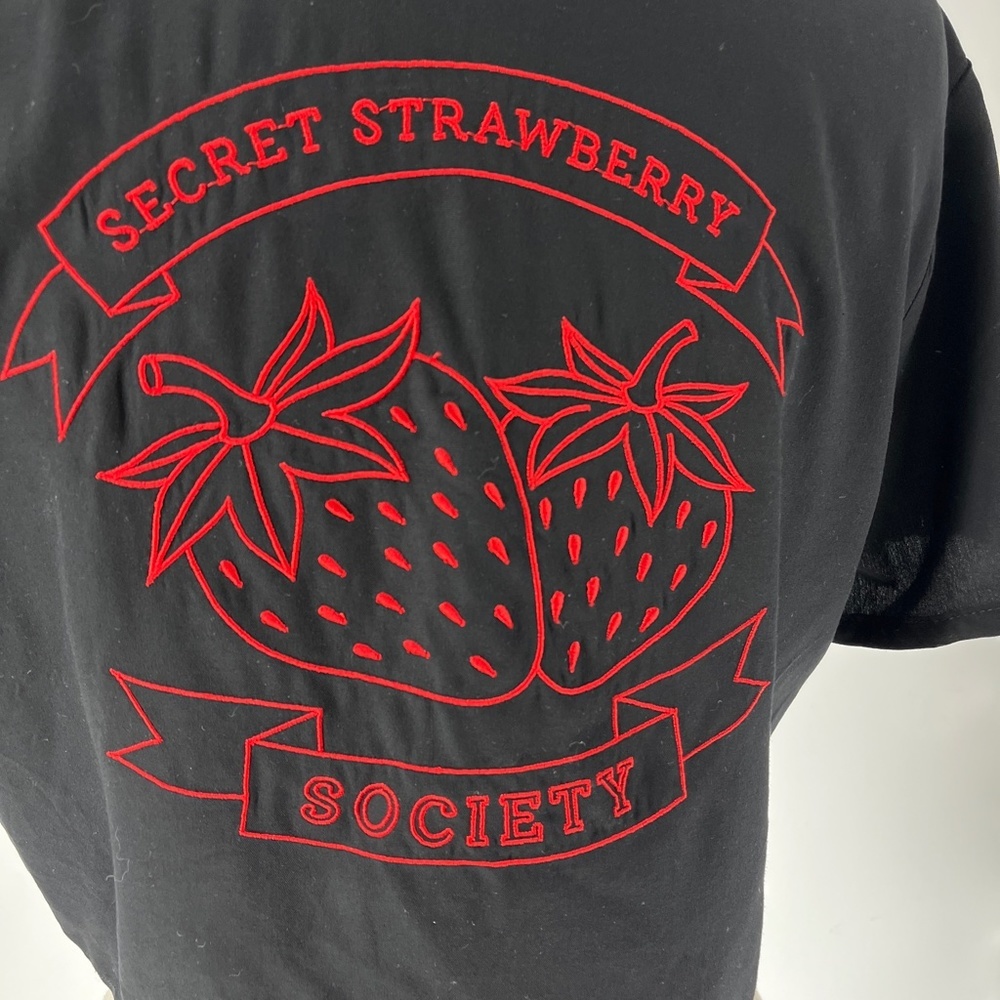 DANGERFIELD Rockabilly Strawberry Cropped Button Up Shirt - Picture 9 of 13